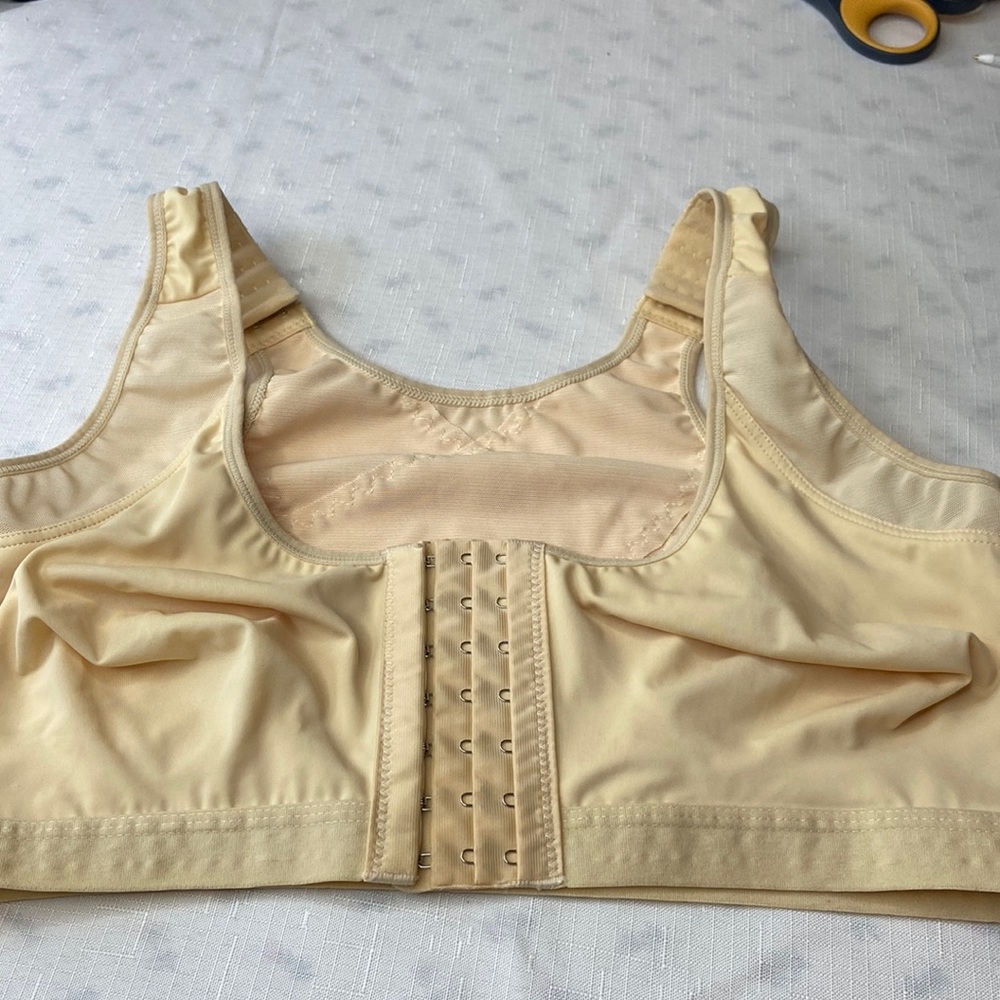 Post surgical bra, adjustable eyelet straps adjustable front closure excellent